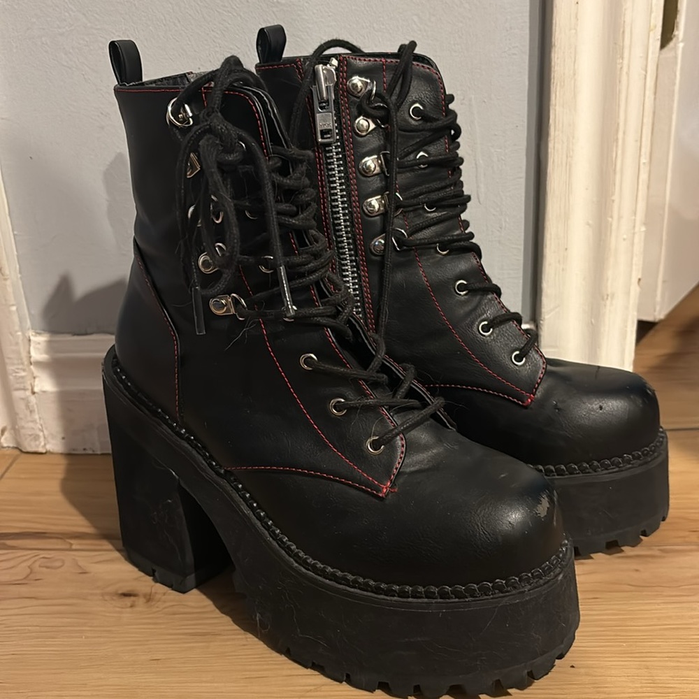 Demonia Assault-100 Deathstalker Boots